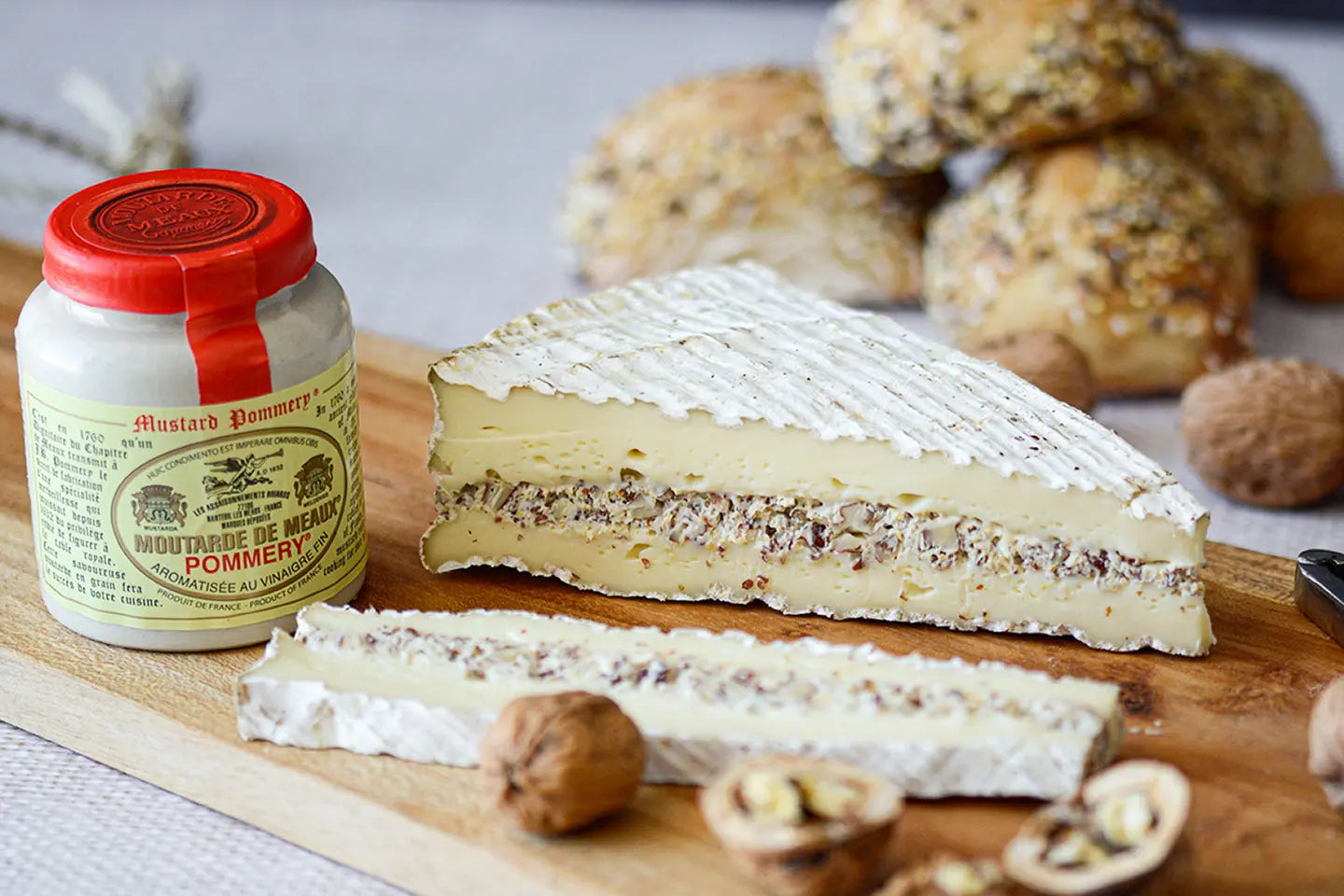 Brie de Meaux aux noix et moutarde à l’ancienne